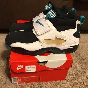 Nike Air Diamond Turf Emerald Deion Sanders